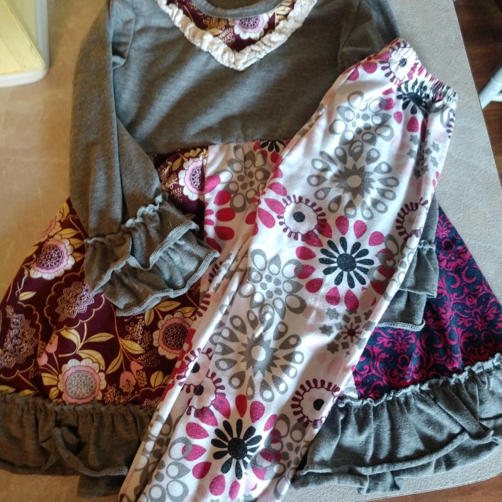 *2 PEICE OUTFIT* - Picture 2 of 4